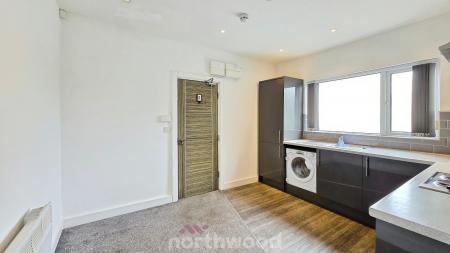 2 bedroom Flat to let in Beckett Road, Wheatley, Doncaster, DN2