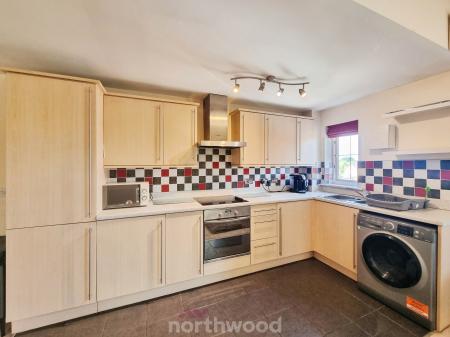 2 bedroom Flat to let in Goodison Walk, Cantley, Doncaster, DN4
