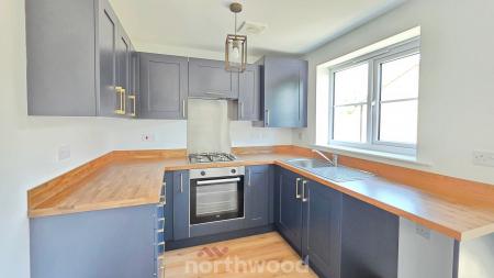 2 bedroom Semi-detached house to let in Cover Drive, Askern, Doncaster, DN6
