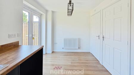 2 bedroom Semi-detached house to let in Cover Drive, Askern, Doncaster, DN6
