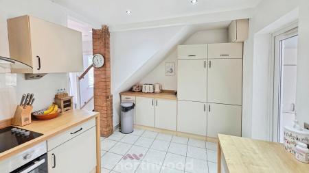 3 bedroom Terraced House for sale in Oxford Street, Rossington, Doncaster, DN11