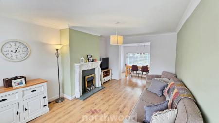3 bedroom Terraced House for sale in Oxford Street, Rossington, Doncaster, DN11
