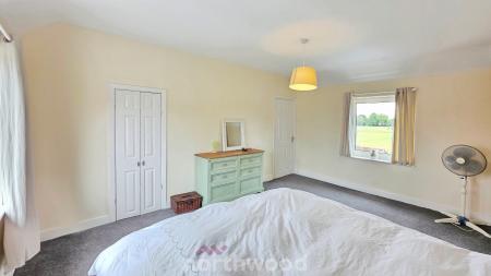 3 bedroom Terraced House for sale in Oxford Street, Rossington, Doncaster, DN11