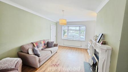 3 bedroom Terraced House for sale in Oxford Street, Rossington, Doncaster, DN11