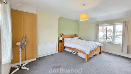 3 bedroom Terraced House for sale in Oxford Street, Rossington, Doncaster, DN11