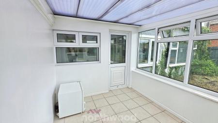 3 bedroom Terraced House for sale in Oxford Street, Rossington, Doncaster, DN11