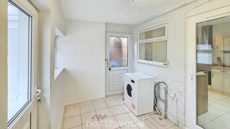 3 bedroom Terraced House for sale in Oxford Street, Rossington, Doncaster, DN11