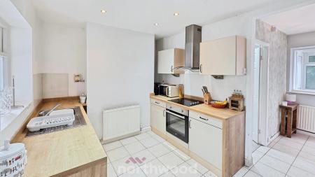 3 bedroom Terraced House for sale in Oxford Street, Rossington, Doncaster, DN11