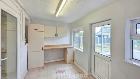 3 bedroom Terraced House for sale in Oxford Street, Rossington, Doncaster, DN11