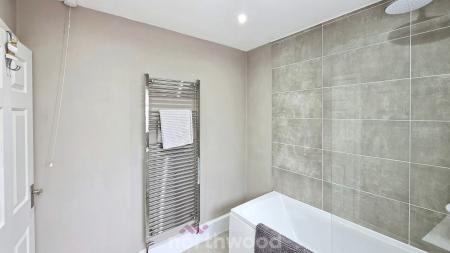 3 bedroom Terraced House for sale in Oxford Street, Rossington, Doncaster, DN11