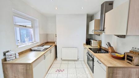 3 bedroom Terraced House for sale in Oxford Street, Rossington, Doncaster, DN11