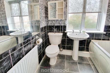 3 bedroom Semi-detached house to let in Lonsdale Avenue, Intake, Doncaster, DN2