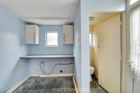 3 bedroom Semi-detached house to let in Lonsdale Avenue, Intake, Doncaster, DN2