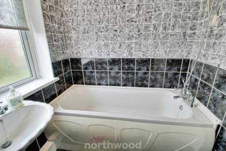 3 bedroom Semi-detached house to let in Lonsdale Avenue, Intake, Doncaster, DN2