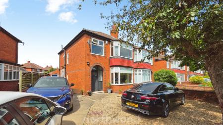 3 bedroom Semi-detached house for sale in Bennetthorpe, Bennetthorpe, Doncaster, DN2