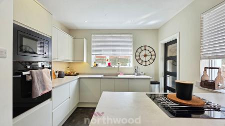 3 bedroom Semi-detached house for sale in Bennetthorpe, Bennetthorpe, Doncaster, DN2