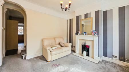 2 bedroom Terraced House to let in Beechfield Road, Hyde Park, Doncaster, DN1