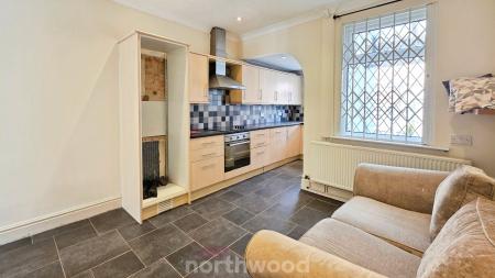 2 bedroom Terraced House to let in Beechfield Road, Hyde Park, Doncaster, DN1