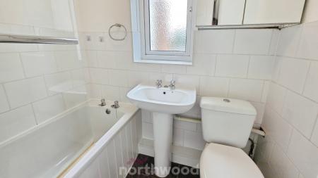 1 bedroom Flat for sale in Bawtry Road, Bessacarr, Doncaster, DN4