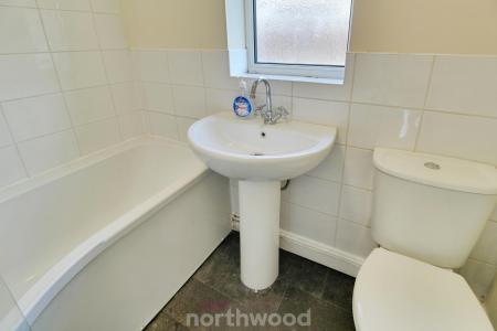 2 bedroom Bungalow to let in Headingley Way, Edlington, Doncaster, DN12