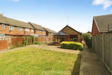 2 bedroom Bungalow to let in Headingley Way, Edlington, Doncaster, DN12
