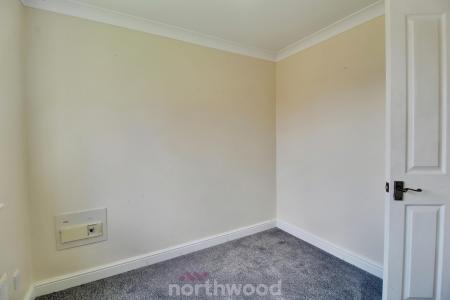 2 bedroom Bungalow to let in Headingley Way, Edlington, Doncaster, DN12