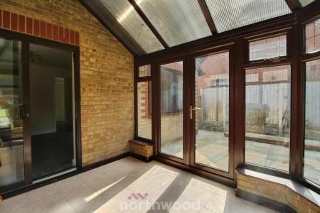 2 bedroom Bungalow to let in Headingley Way, Edlington, Doncaster, DN12