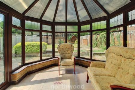 2 bedroom Bungalow to let in Headingley Way, Edlington, Doncaster, DN12