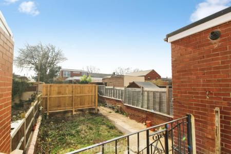 3 bedroom Terraced House to let in Roberts Road, Balby, Doncaster, DN4
