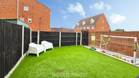 3 bedroom End of terrace house for sale in Rands Lane, Armthorpe, Doncaster, DN3
