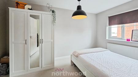 3 bedroom End of terrace house for sale in Rands Lane, Armthorpe, Doncaster, DN3