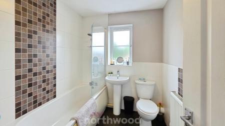 3 bedroom End of terrace house for sale in Rands Lane, Armthorpe, Doncaster, DN3