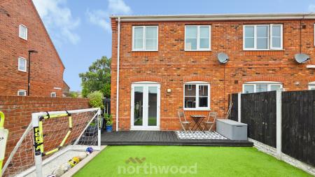 3 bedroom End of terrace house for sale in Rands Lane, Armthorpe, Doncaster, DN3