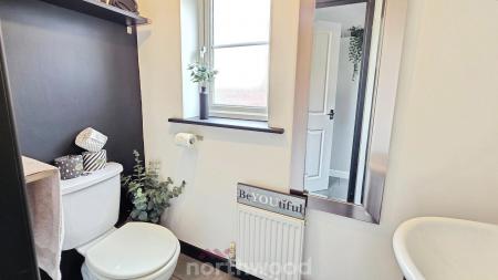 3 bedroom End of terrace house for sale in Rands Lane, Armthorpe, Doncaster, DN3