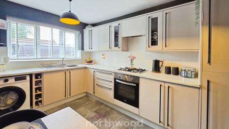 3 bedroom End of terrace house for sale in Rands Lane, Armthorpe, Doncaster, DN3