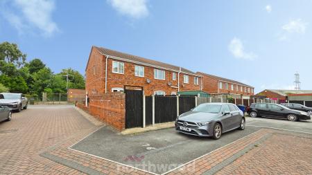 3 bedroom End of terrace house for sale in Rands Lane, Armthorpe, Doncaster, DN3