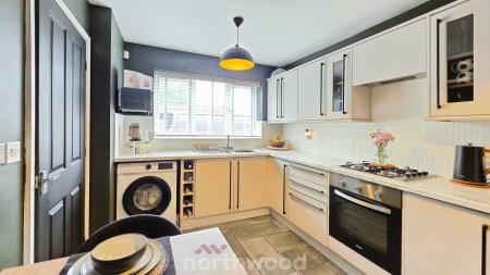 3 bedroom End of terrace house for sale in Rands Lane, Armthorpe, Doncaster, DN3