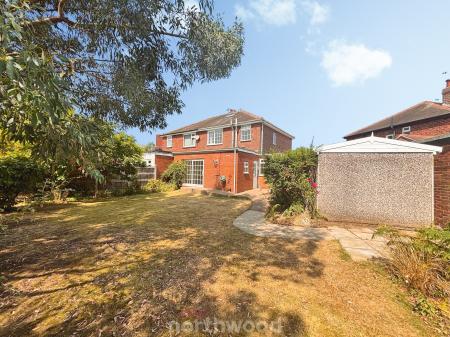 3 bedroom Semi-detached house to let in Crossways North, Wheatley Hills, Doncaster, DN2