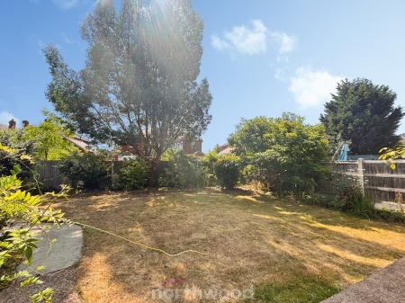 3 bedroom Semi-detached house to let in Crossways North, Wheatley Hills, Doncaster, DN2