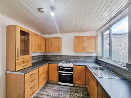 2 bedroom Terraced House to let in Hunt Lane, Bentley, Doncaster, DN5