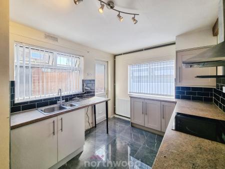 3 bedroom Terraced House to let in St Catherines Avenue, Balby, Doncaster, DN4
