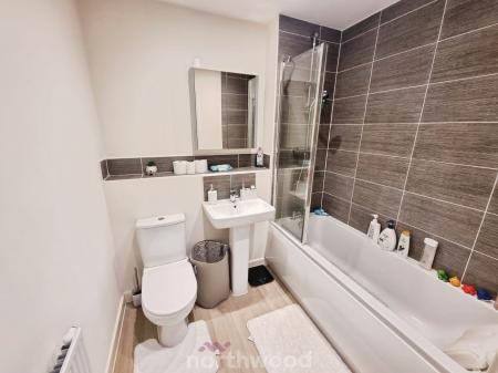 2 bedroom Flat to let in Foxglove Way, Woodfield Plantation, Doncaster, DN4