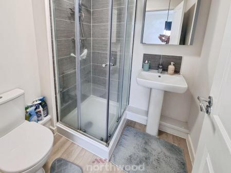 2 bedroom Flat to let in Foxglove Way, Woodfield Plantation, Doncaster, DN4