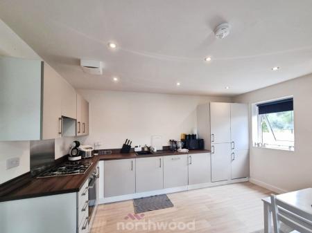 2 bedroom Flat to let in Foxglove Way, Woodfield Plantation, Doncaster, DN4