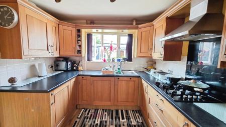 3 bedroom Semi-detached house for sale in Shackleton Road, Clay Lane, Doncaster, DN2
