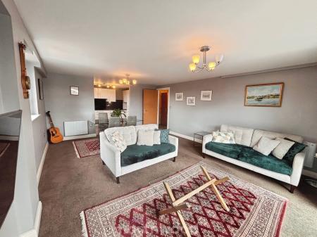 2 bedroom Flat to let in Kentmere Drive, Lakeside, Doncaster, DN4