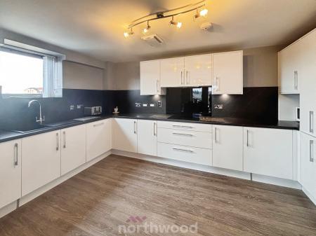 2 bedroom Flat to let in Kentmere Drive, Lakeside, Doncaster, DN4