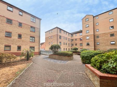 2 bedroom Flat to let in Kentmere Drive, Lakeside, Doncaster, DN4