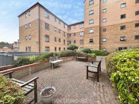 2 bedroom Flat to let in Kentmere Drive, Lakeside, Doncaster, DN4