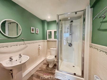 2 bedroom Flat to let in Kentmere Drive, Lakeside, Doncaster, DN4